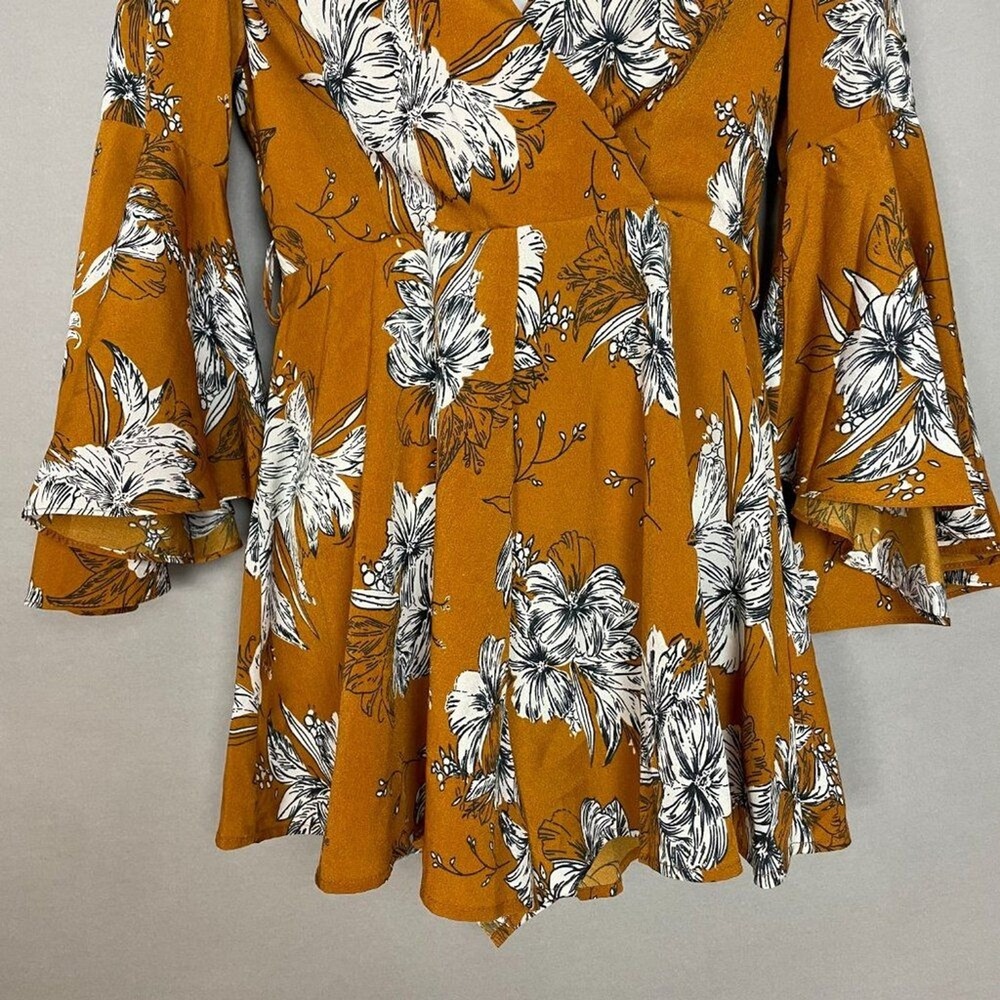 L'Atiste Romper Floral Flutter Bell Sleeve NO BELT Size Small Wrap-Style Mustard - Picture 7 of 16